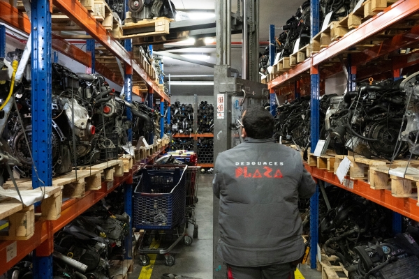 Batería de coche en desguace