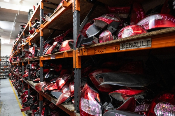 Comprar una Pieza de Coche en un Desguace